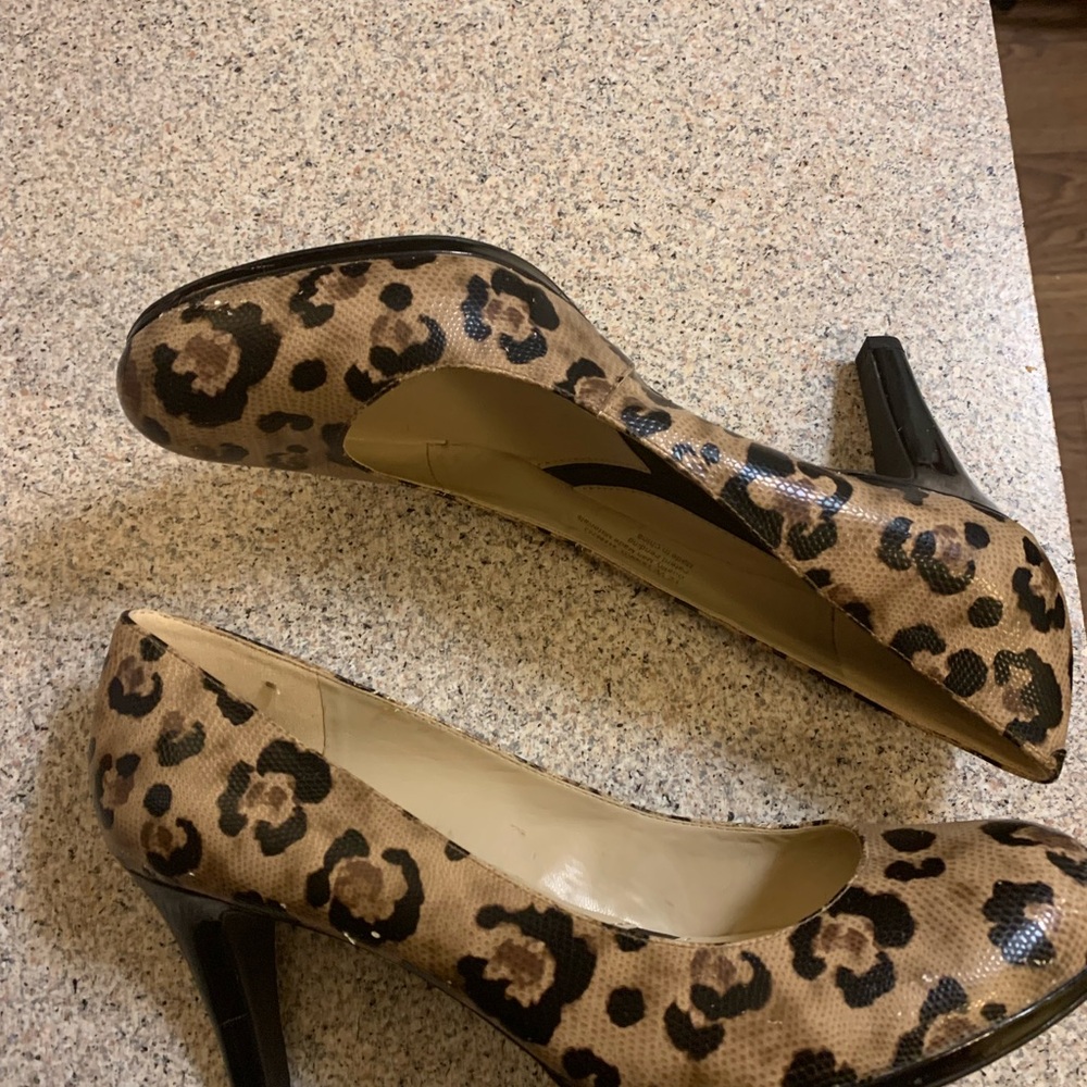 Naturlizer brand heels animal print size 12 wide